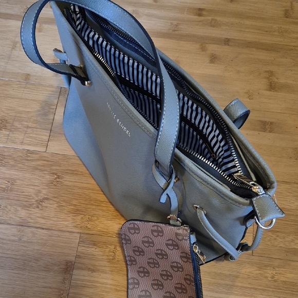 Chic Green and Brown Tote with Matching Pouch - Picture 2 of 3